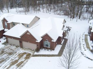 9573 Kingsway Cir, Clarkston, MI 48348