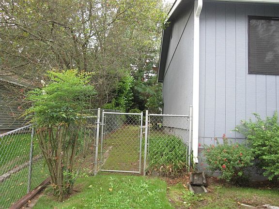 3rd image of 3537 Lancashire Ct SE
