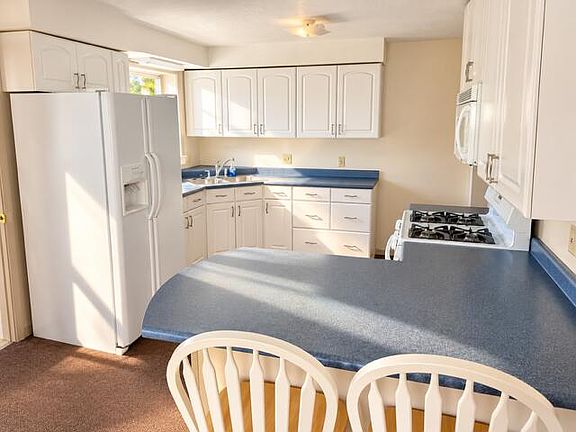 4th image of 913 Merchant St