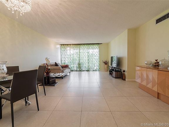 3rd image of 1750 NE 191st St APT 611-2