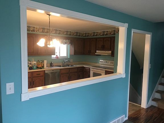 pass through from living room to kitchen