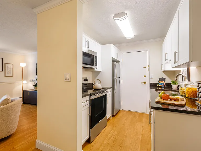 Village Green Apartments — Photo 37