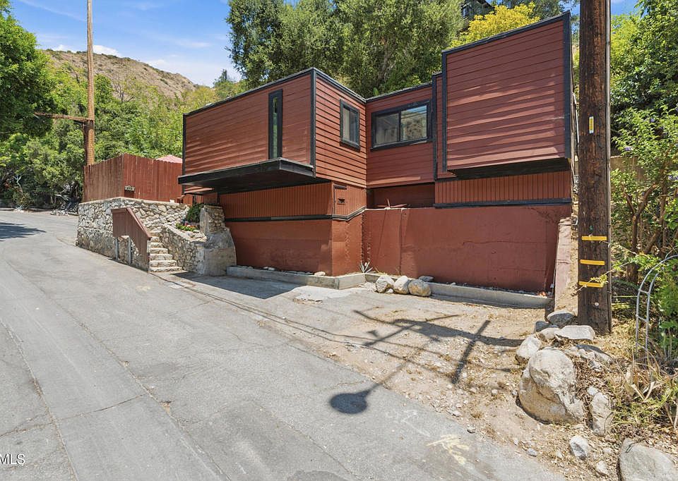 1st image of 670 Woodland Dr