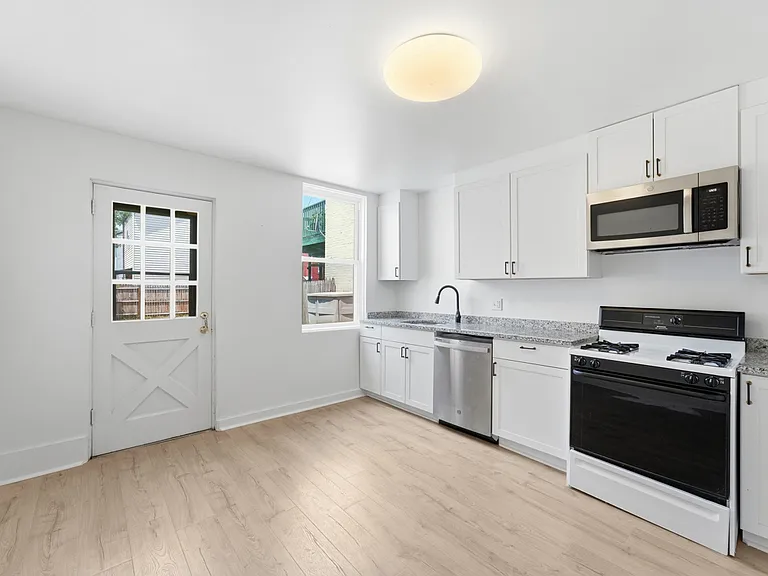 98 S 18th St — Photo 11