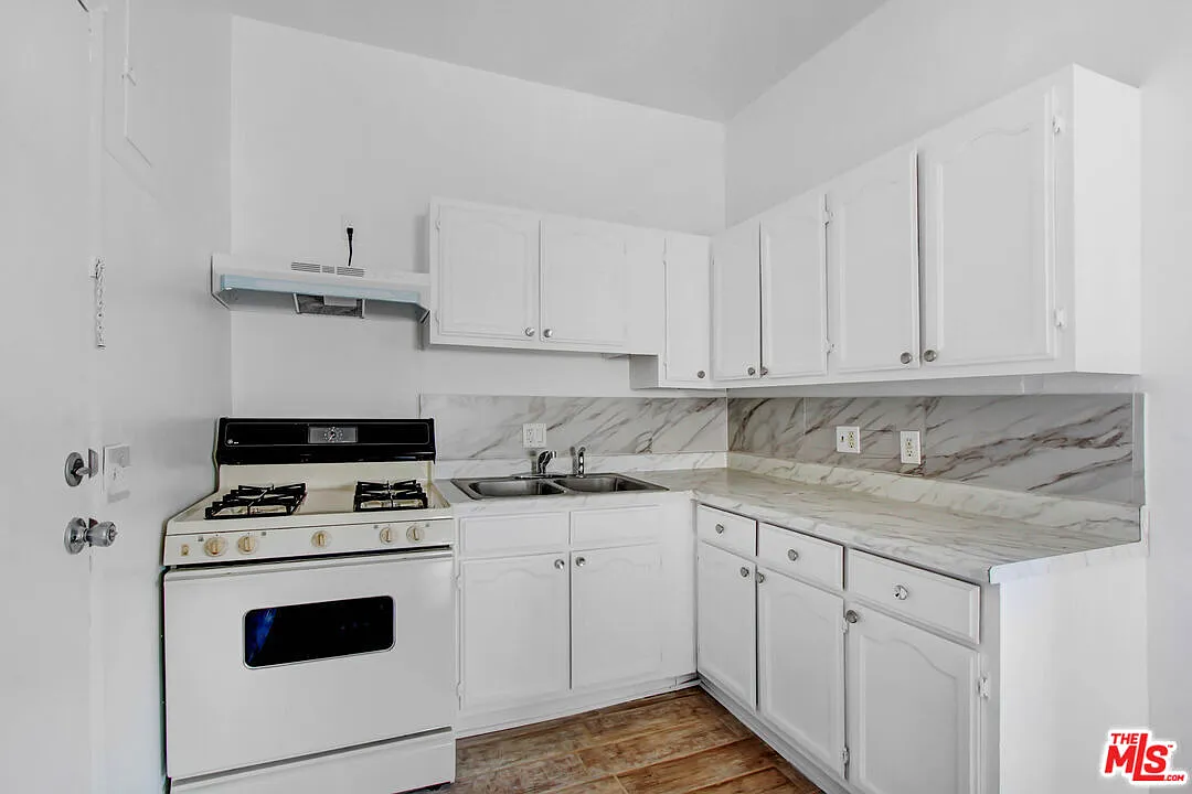 1 bed, 1.0 bath, 650 sqft, $1,725 — Photo 3
