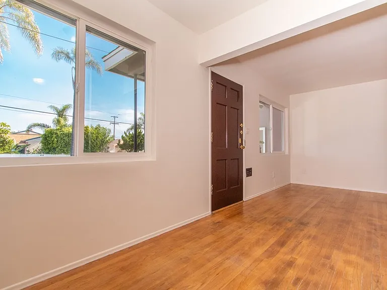 4209 Monroe Ave — Photo 3
