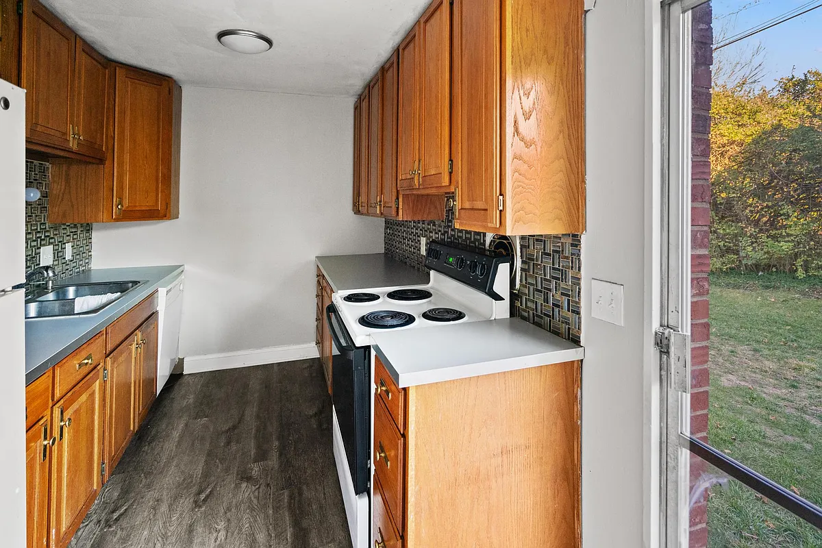 Building Photo - 1556 Meredith Dr #6