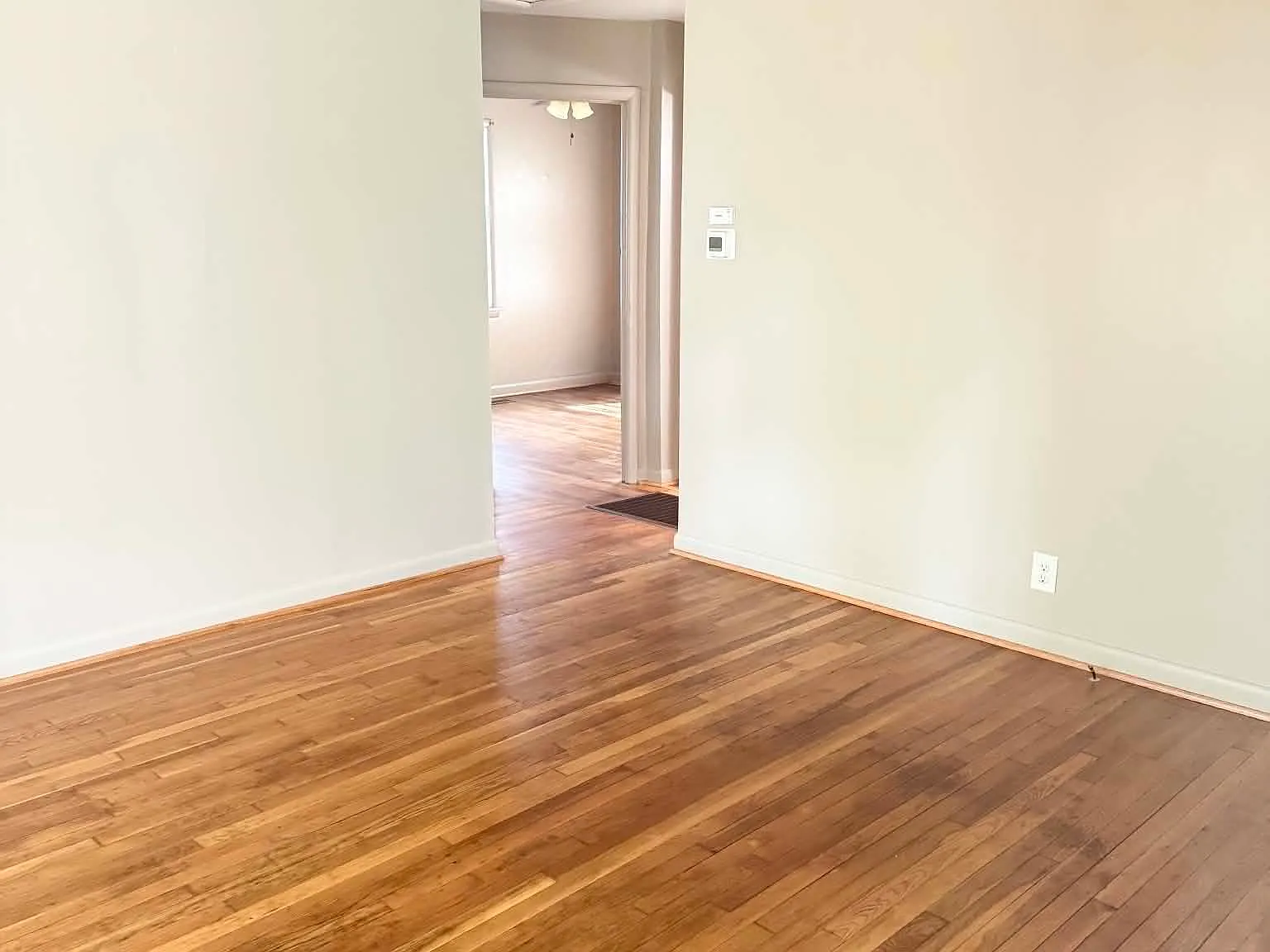 3 bed, 1020 sqft, $975 — Photo 2