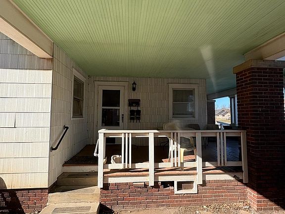 3rd image of 1417 E Broadway Ave