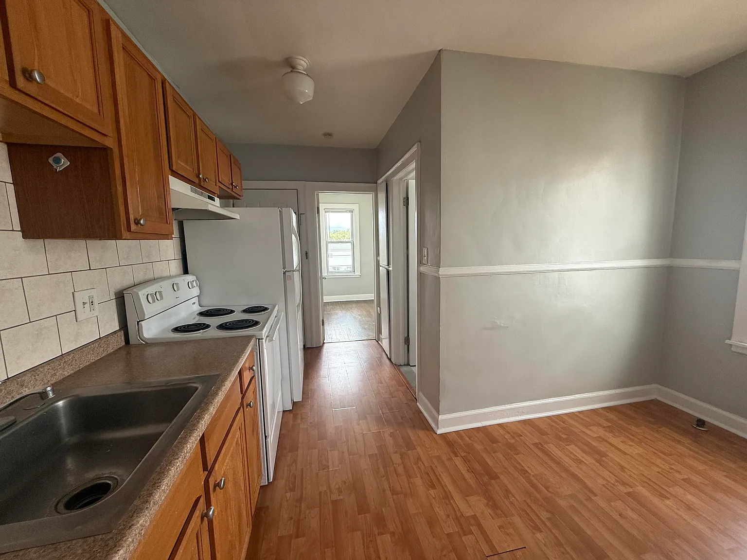 1 bed, 1.0 bath, 2255 sqft, $900 — Photo 2