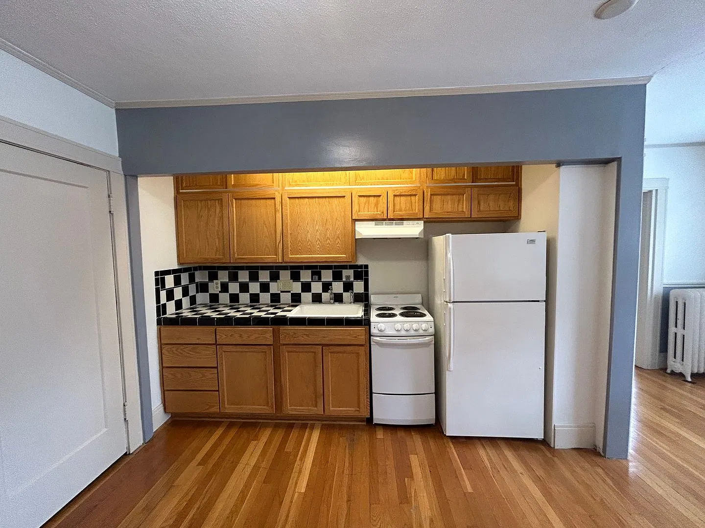 #362 Broadmore Apartments — Photo 3