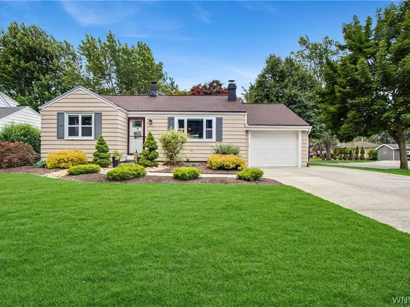 41 Grant St, Lancaster, NY 14086