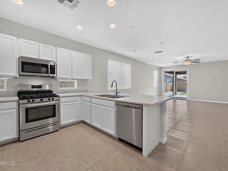 3737 S 64th Ln — Photo 7