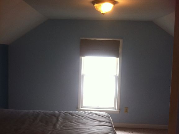4th image of 104 E 22nd St