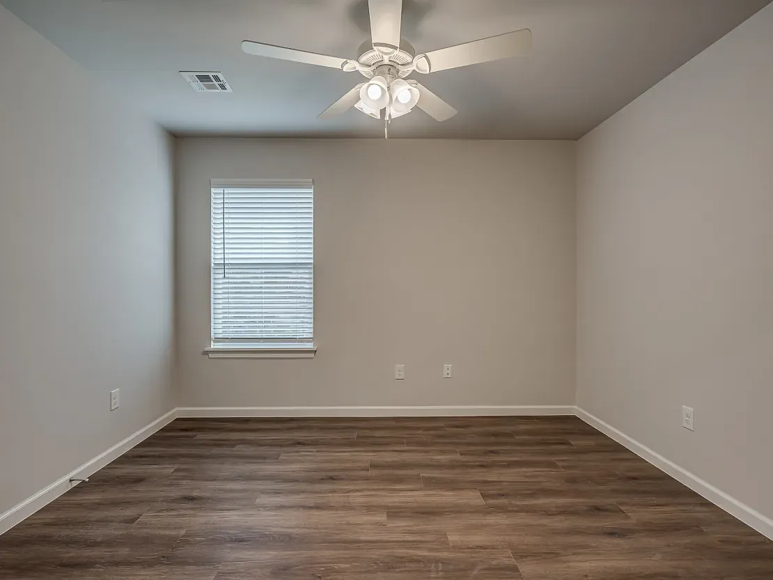 3 bed, 1370 sqft, $1,807 — Photo 3