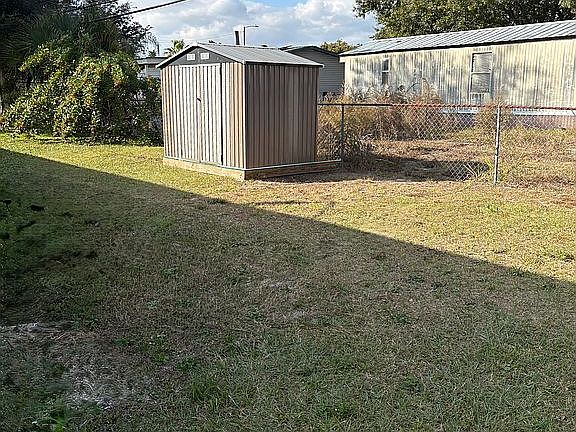 4th image of 4704 Dunkeld Ave