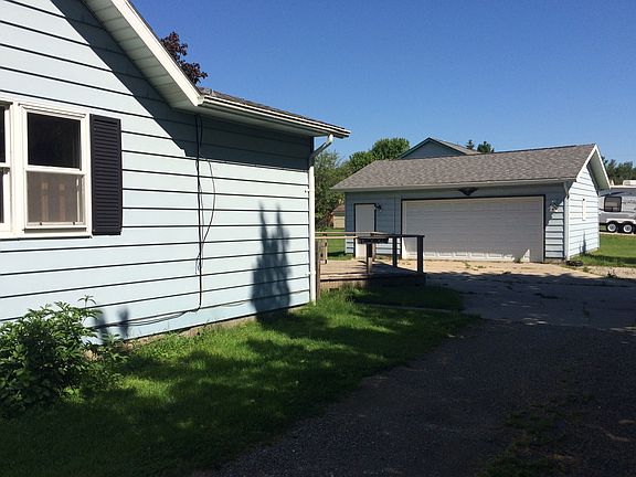 4th image of 602 W 1st St