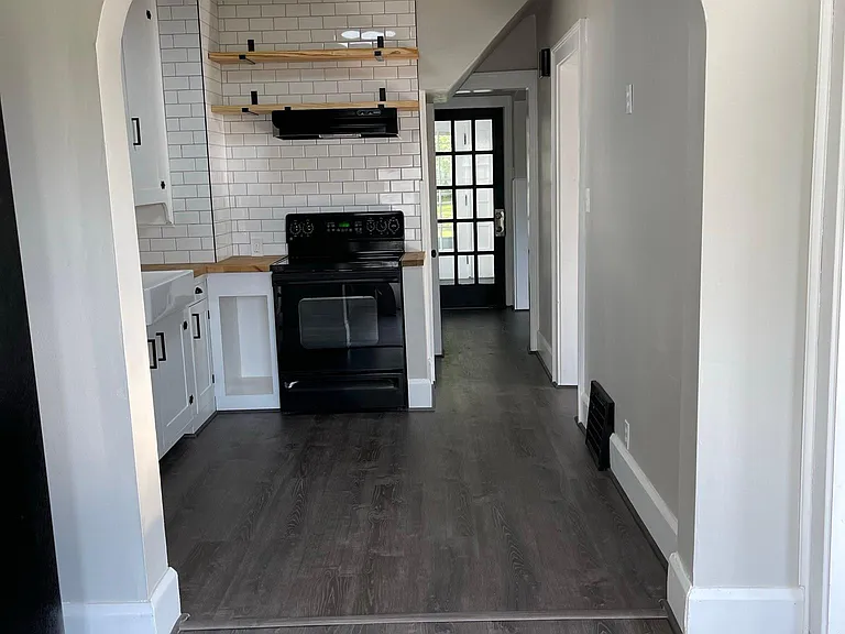 234 E Walnut St — Photo 15
