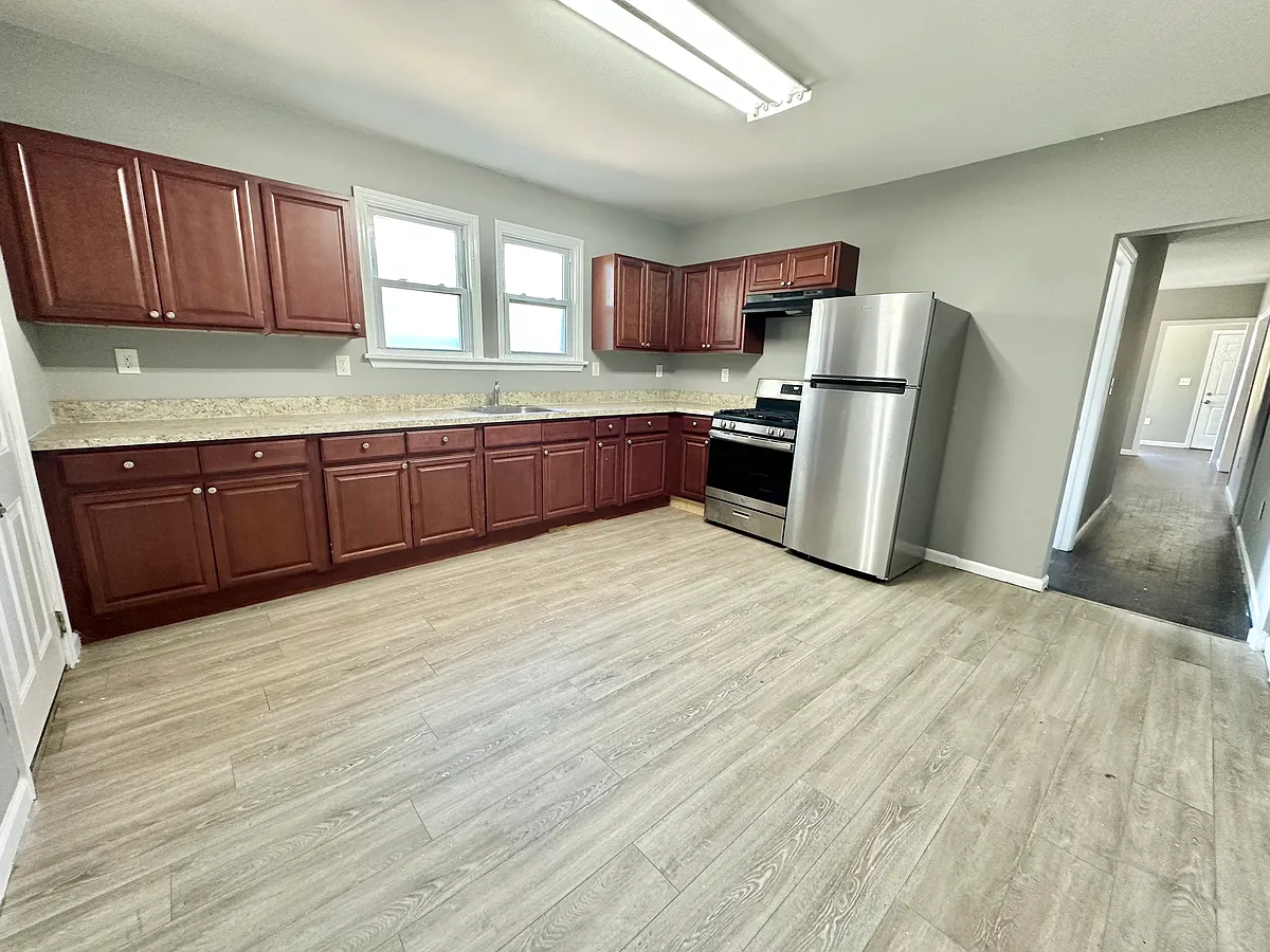 Building Photo - 137 N 3rd St #1