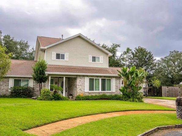 840 Linda Dr, Mary Esther, FL 32569