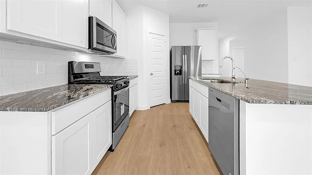 4 bed, 1831 sqft, $2,350 — Photo 3