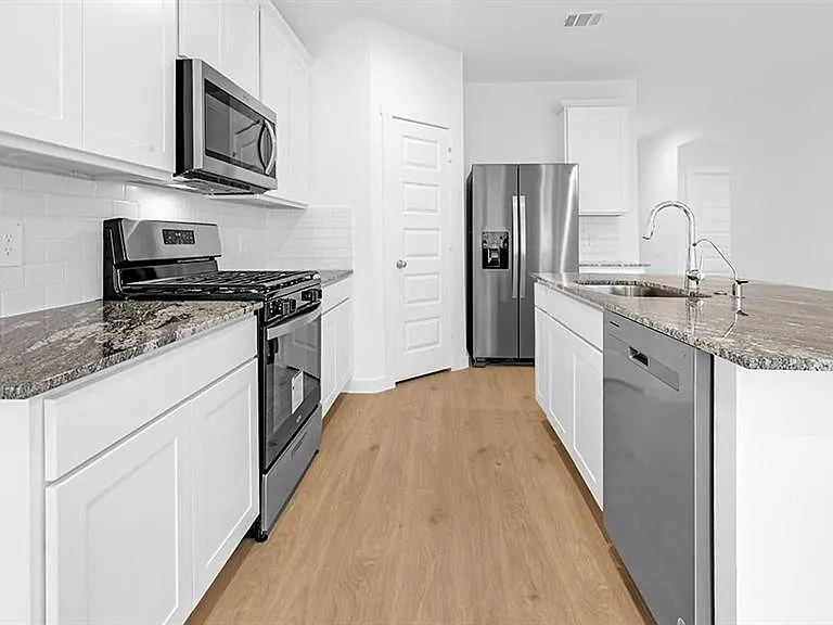 1039 Vista Pointe Dr — Photo 3