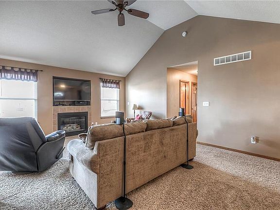 4th image of 2707 Chestnut Dr