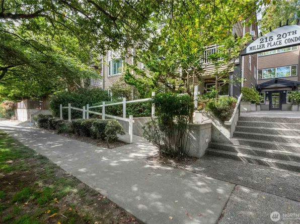 215 20th Avenue E #204, Seattle, WA 98112