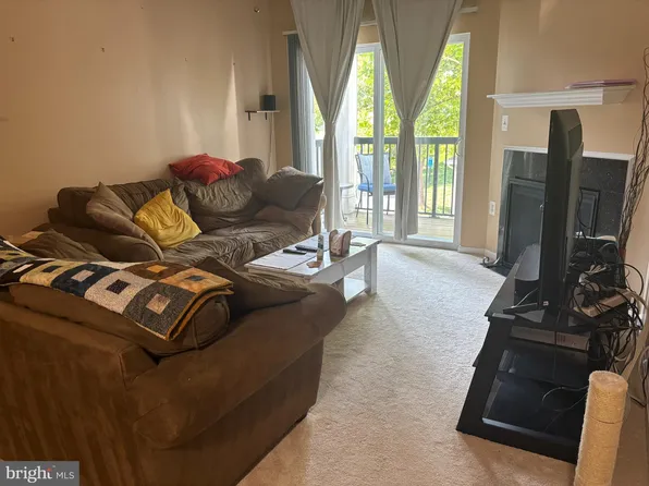 13331 Connor Dr APT E, Centreville, VA 20120