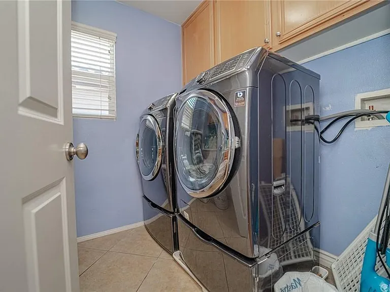 143 Fernpine Ln — Photo 2