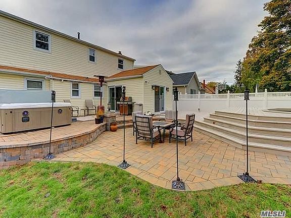 2nd image of 1321 Little Neck Ave