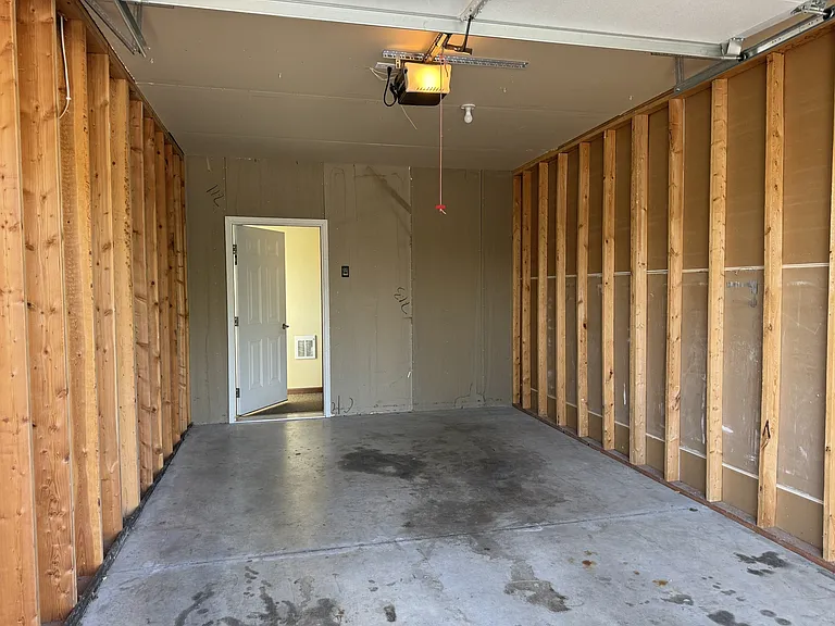 902 N High St — Photo 4