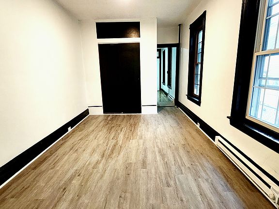 3rd image of 328 W Greenwich St #A-1