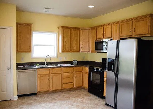 3 bed, 2.5 bath, 1760 sqft, $2,025 — Photo 4
