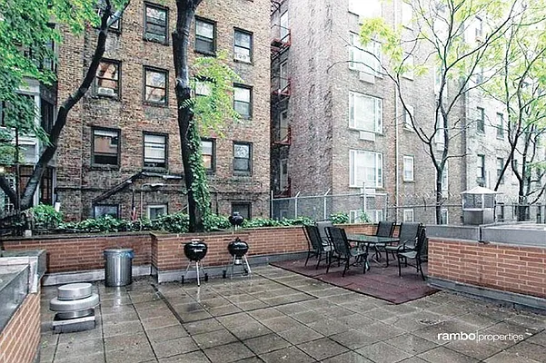 Sold by R New York | media 10