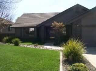 2075 Wicklow St, Redding, CA 96001