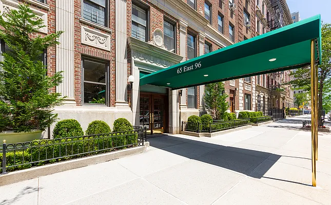 Sold by Sotheby's International Realty | media 9