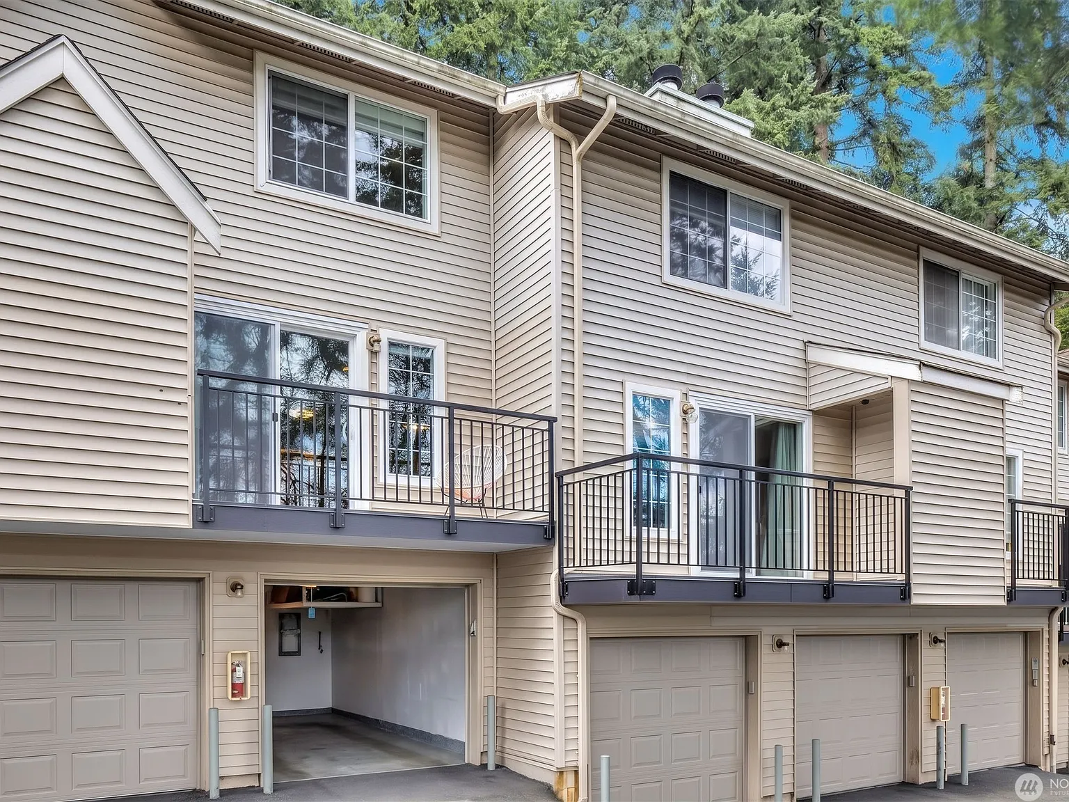 2 bed, 1.5 bath, 1078 sqft, $2,145 — Photo 1