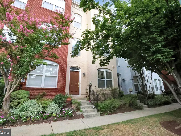 2133 12th Pl NW — Photo 1