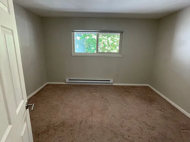 Mercer Crest Apartments — Photo 26