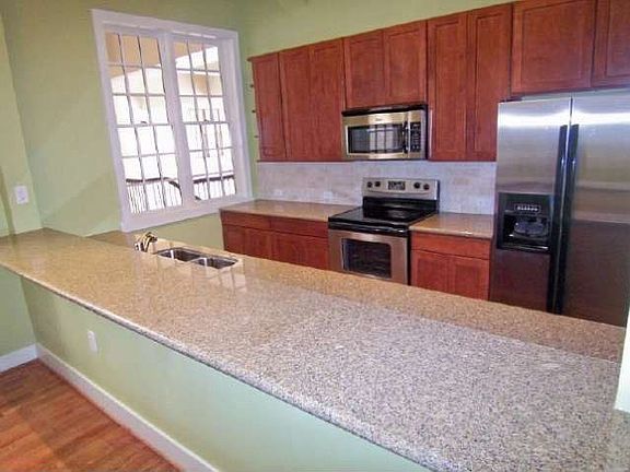 3rd image of 621 21st St Unit 204