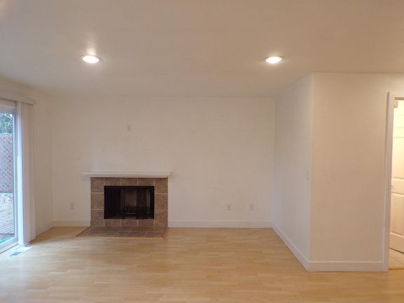 5th image of 3037 128th Ave SE