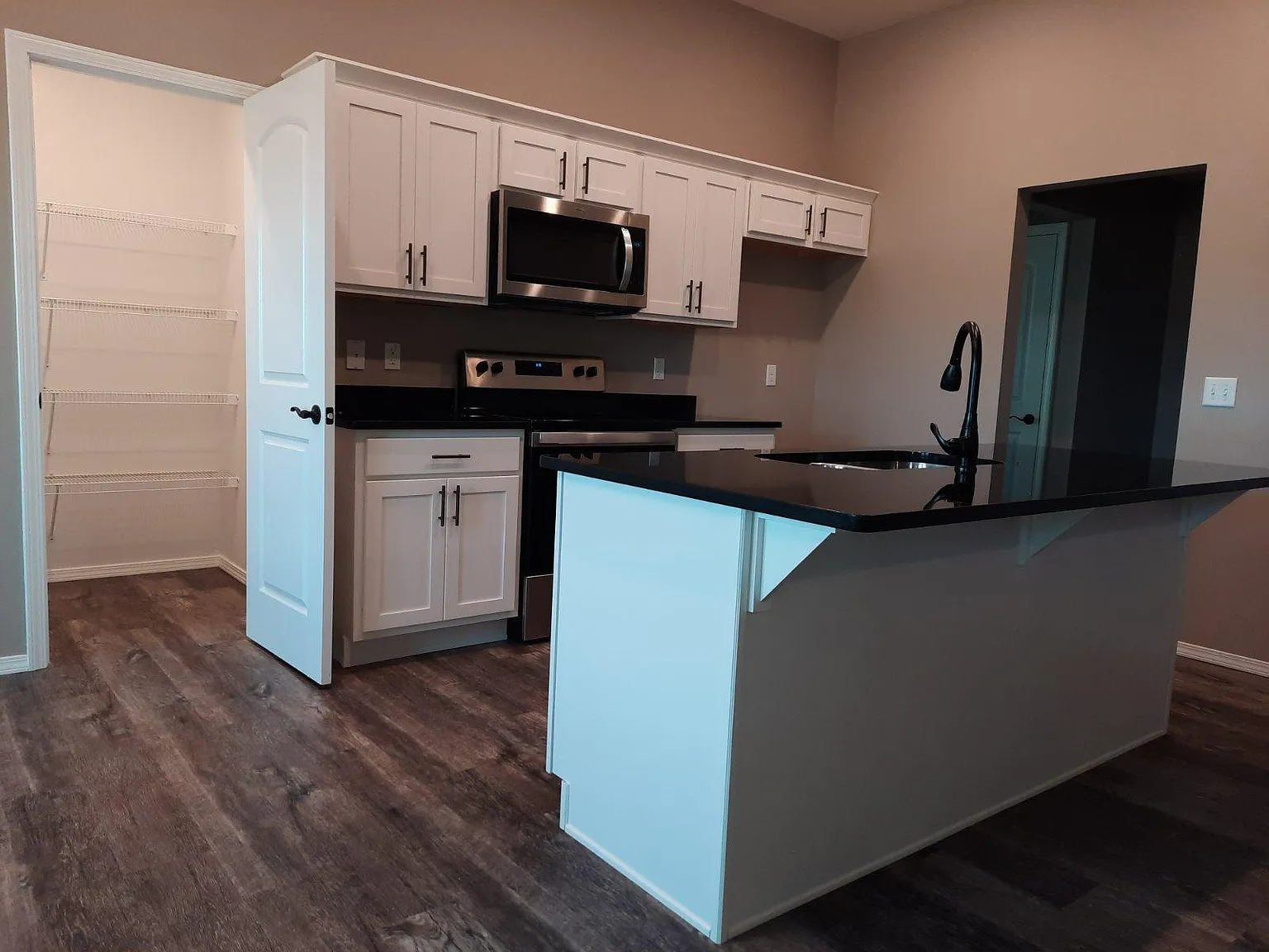 3 bed, 1475 sqft, $1,800 — Photo 2