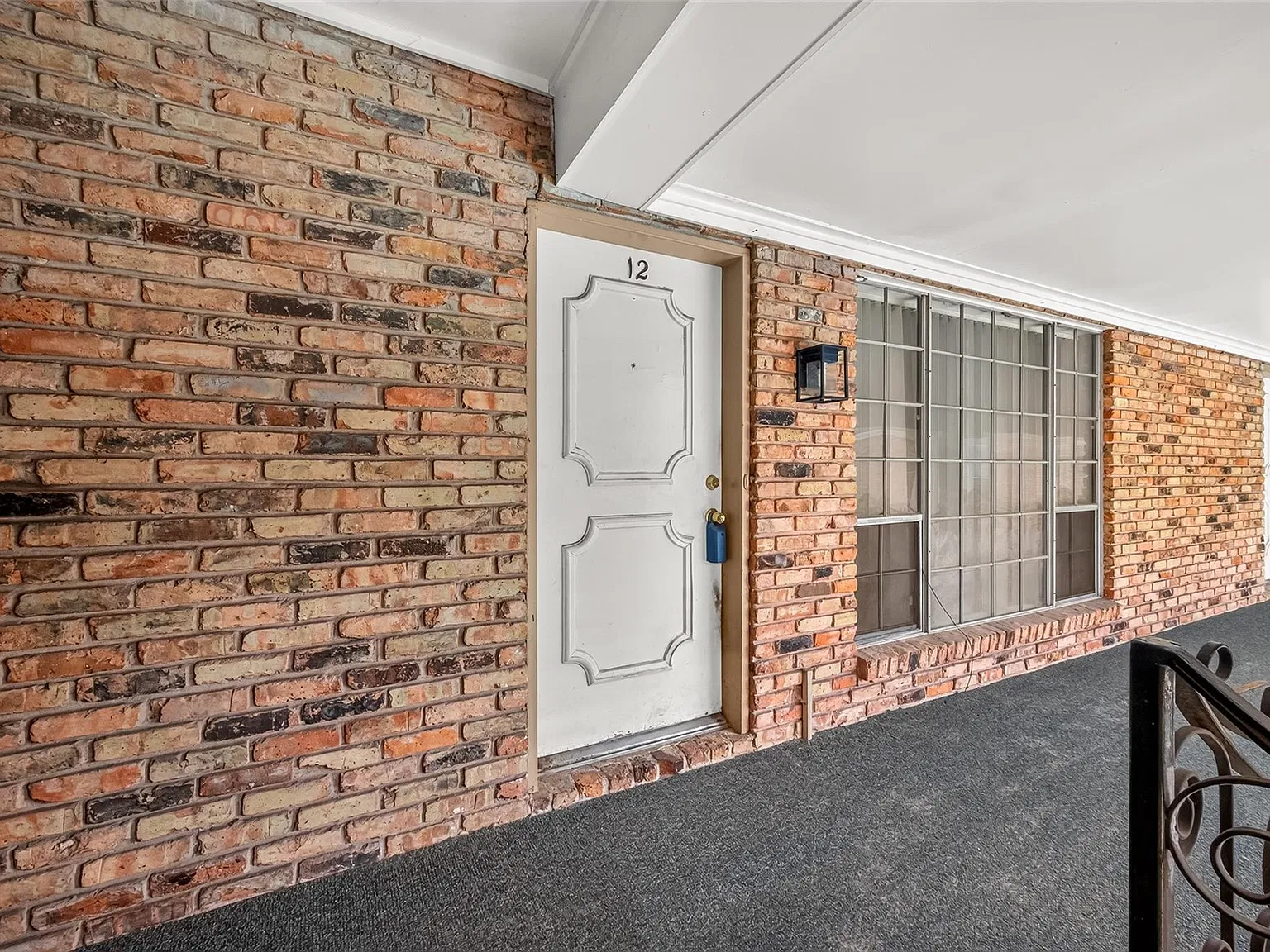 1 bed, 1.0 bath, 686 sqft, $1,300 — Photo 2