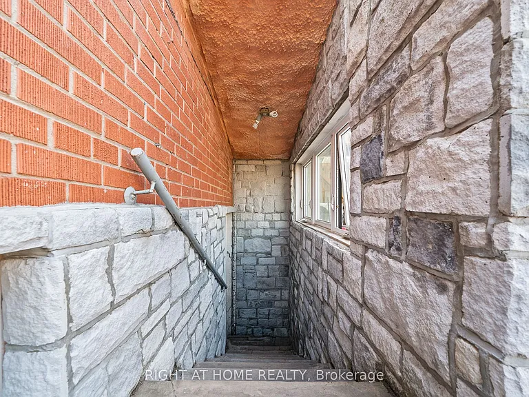 490 Brock Ave #4 — Photo 6