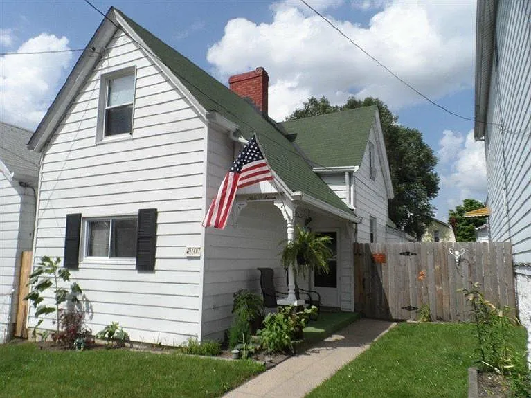 907 Thornton St photo 1