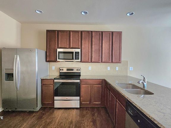 3rd image of 192 Highland Pointe Cir E