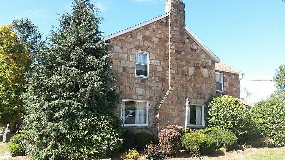 2nd image of 230 Sherman St