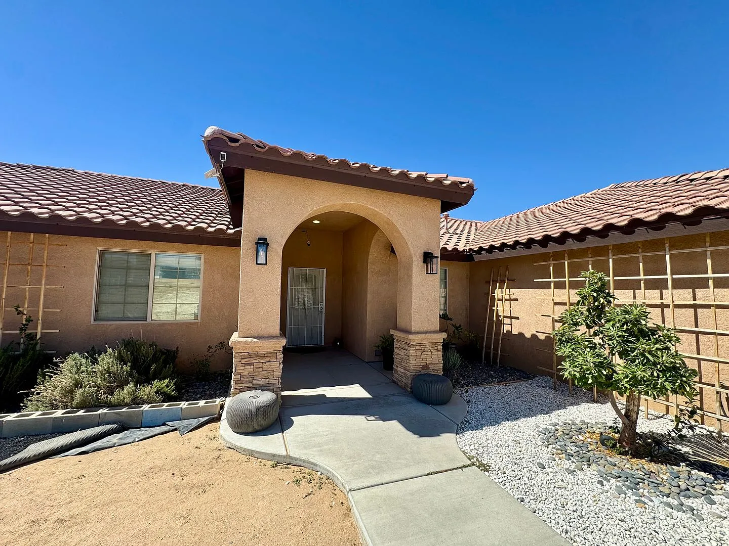 Beautiful 3 bedroom Home on over .5 Acre lot — Photo 2