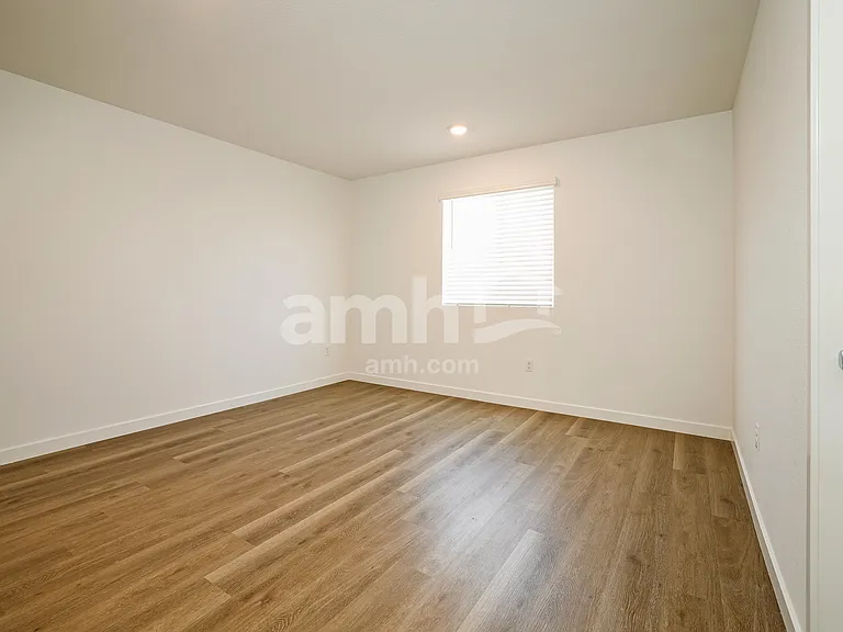 2391 Monroe Ave — Photo 13